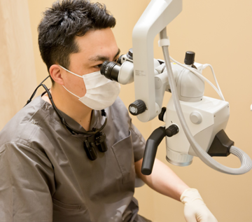 拡大治療　－ 歯科用ルーペ・歯科用顕微鏡（マイクロスコープ）－